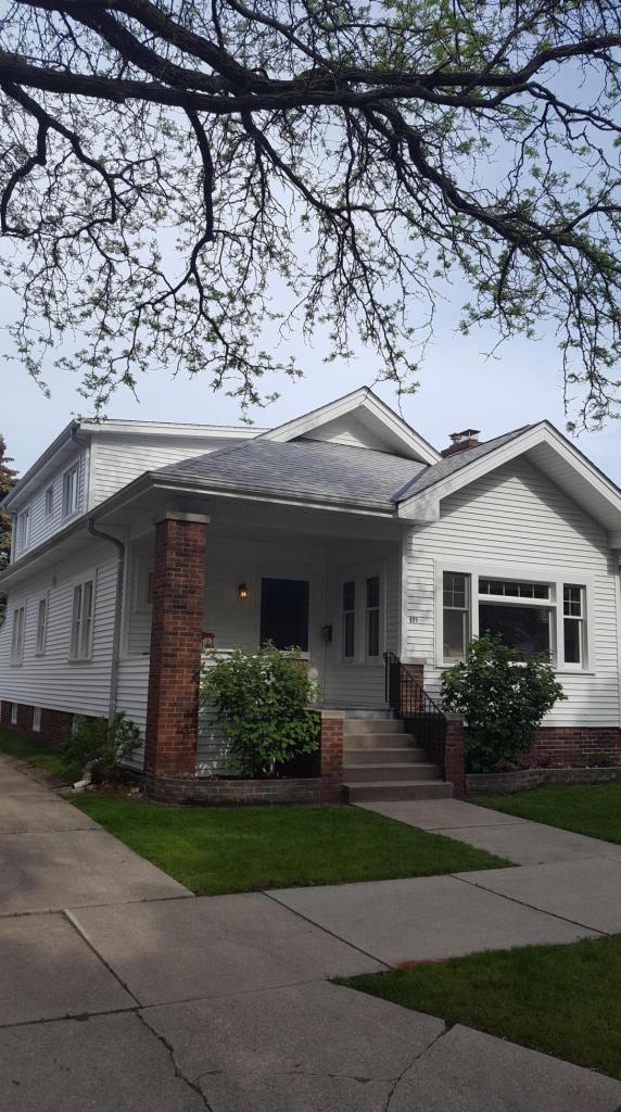 921 West Lawn Ave., Racine, WI 53405