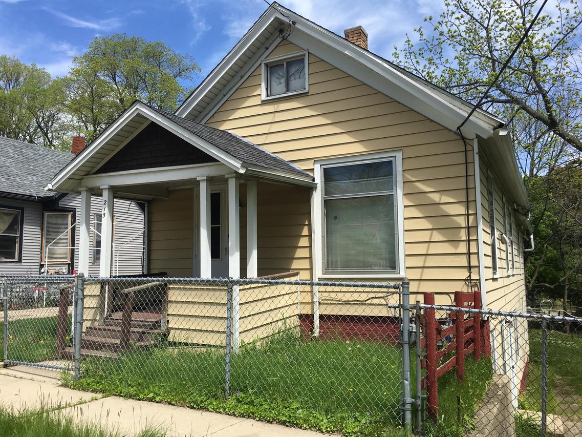 215 Harrison St., Racine, WI 53404