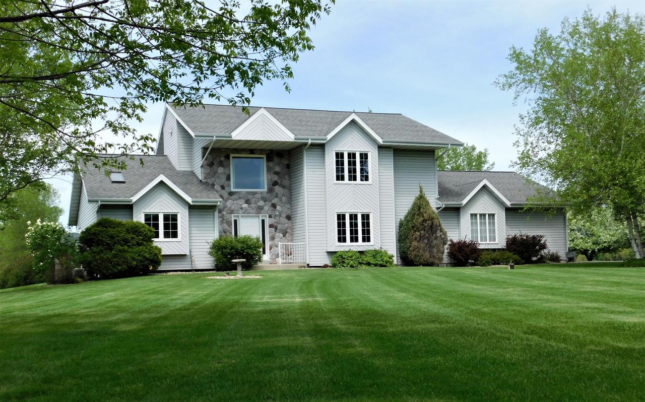 7444 Ireland Dr, Erin, WI 53027