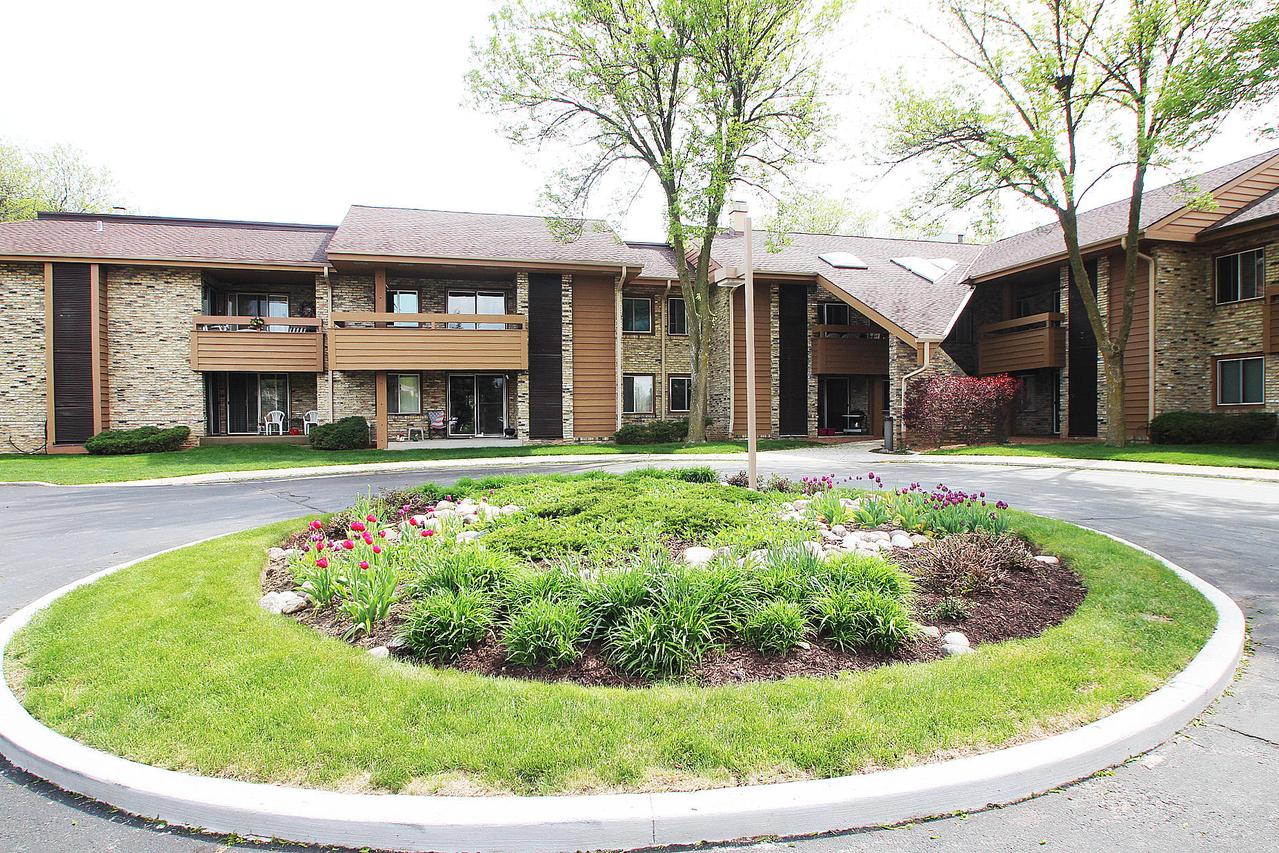 2101 W Good Hope Rd #101, Glendale, WI 53209