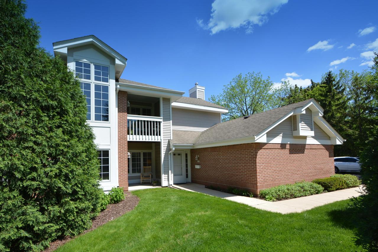 8907 Woodbridge Dr, Greendale, WI 53129