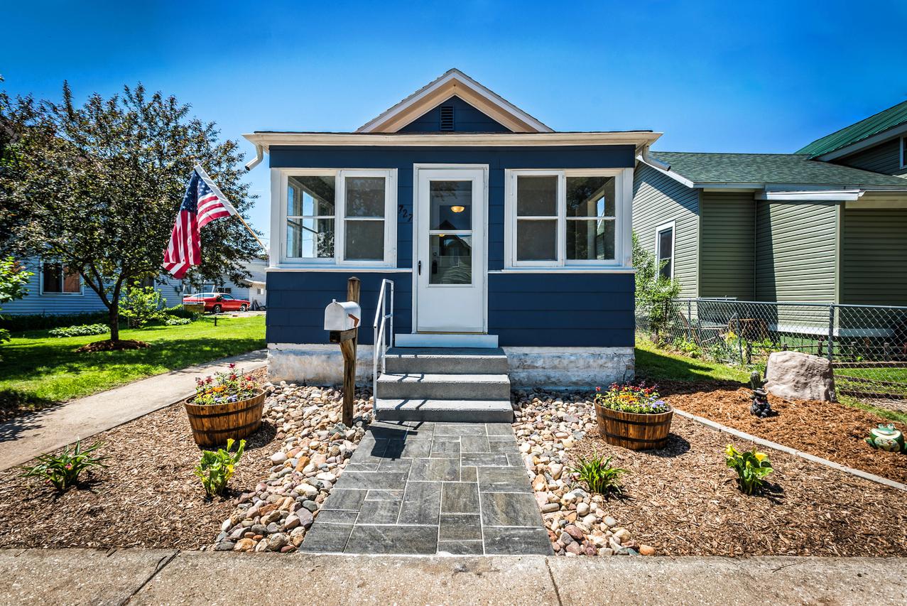 727 Caledonia St, La Crosse, WI 54603