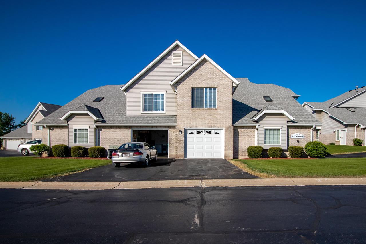 6974 S Rolling Meadows, Oak Creek, WI 53154