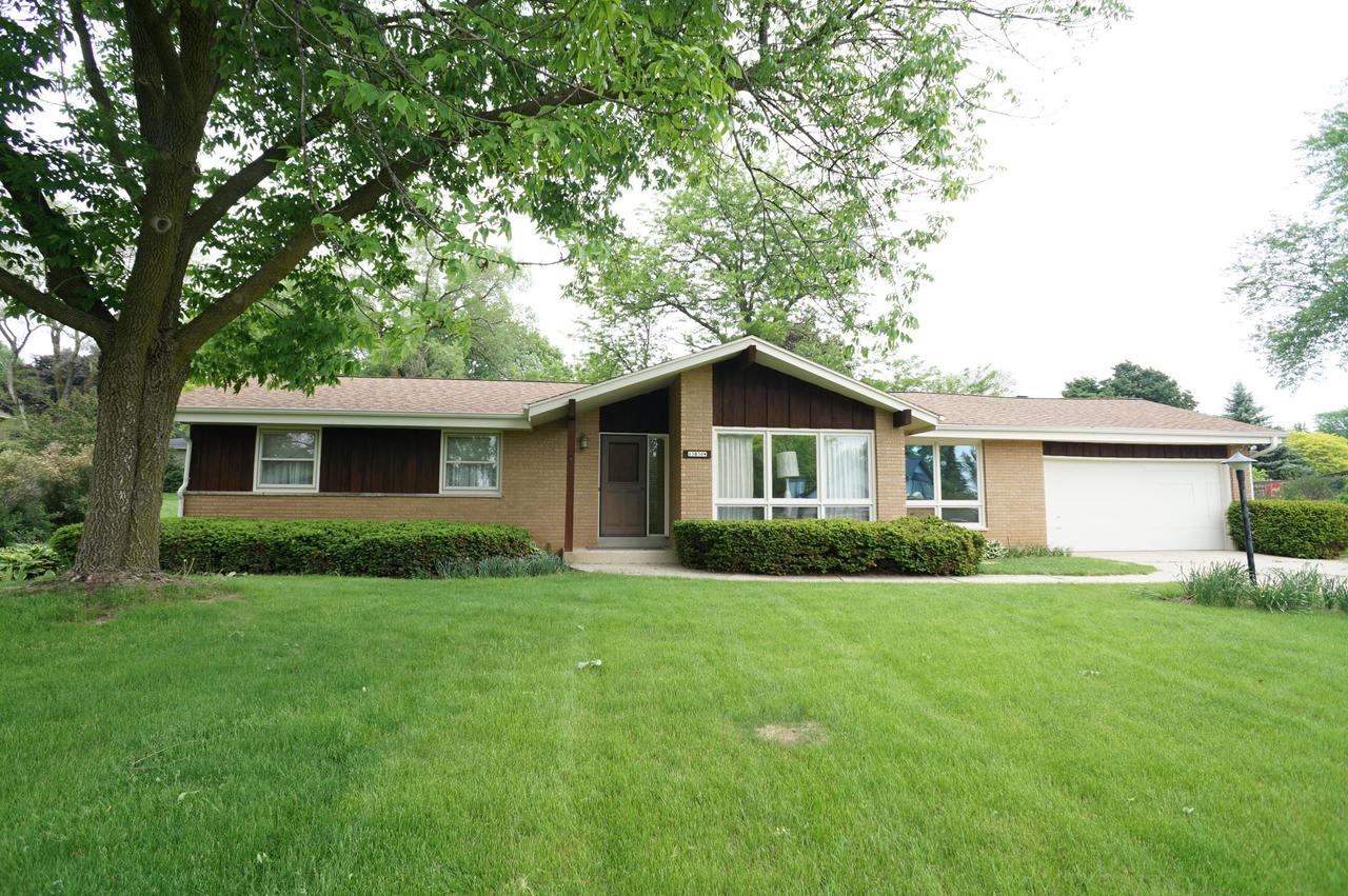 13830 W Elizabeth Ct., New Berlin, WI 53151