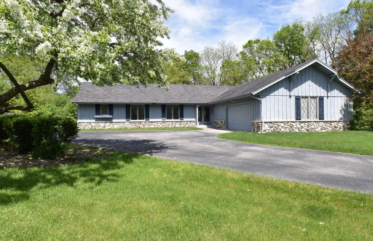 1950 Jean Marie Ct, Brookfield, WI 53005