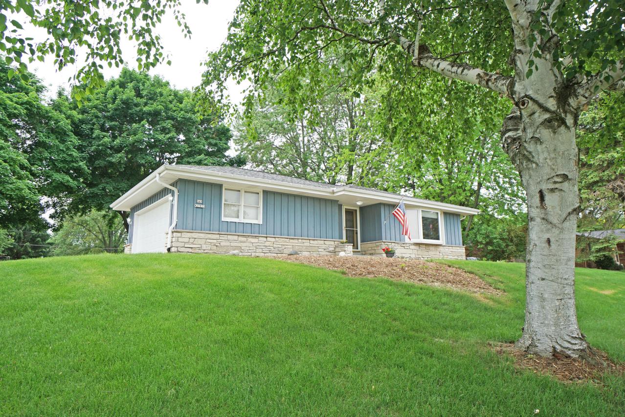 N49W27855 S Courtland Cir, Lisbon, WI 53072