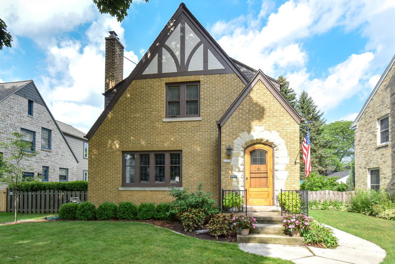 5335 N Berkeley Blvd, Whitefish Bay, WI 53217