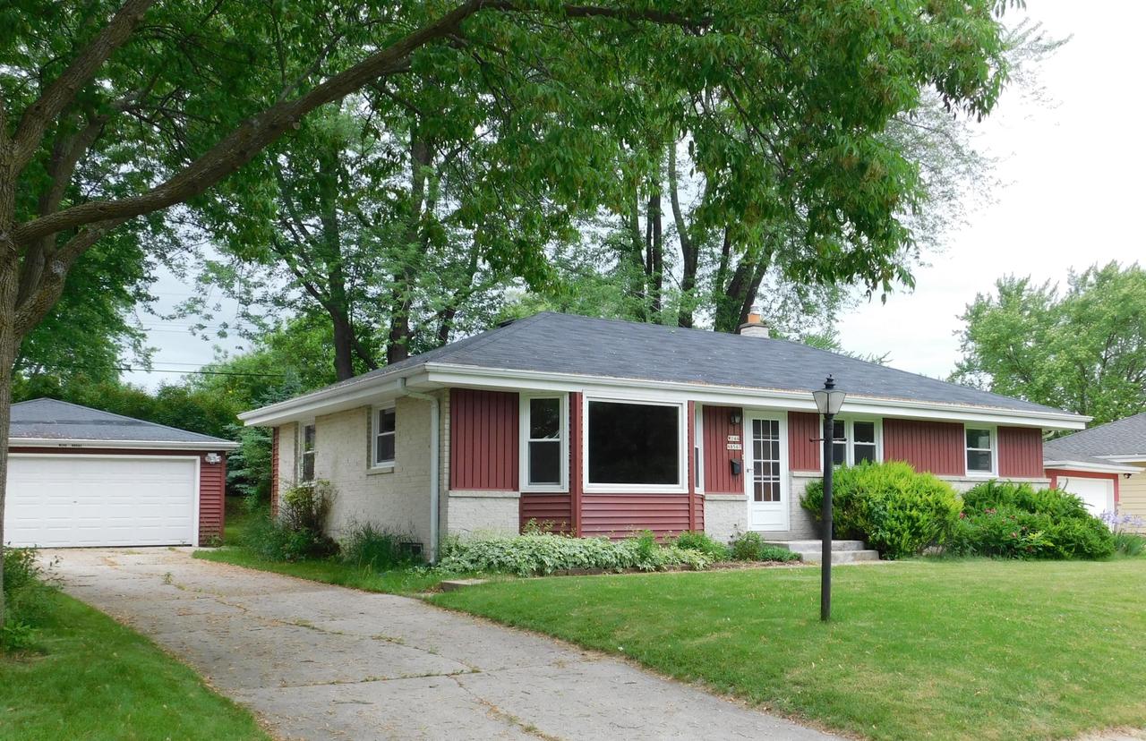 W144N8567 Macarthur Dr, Menomonee Falls, WI 53051