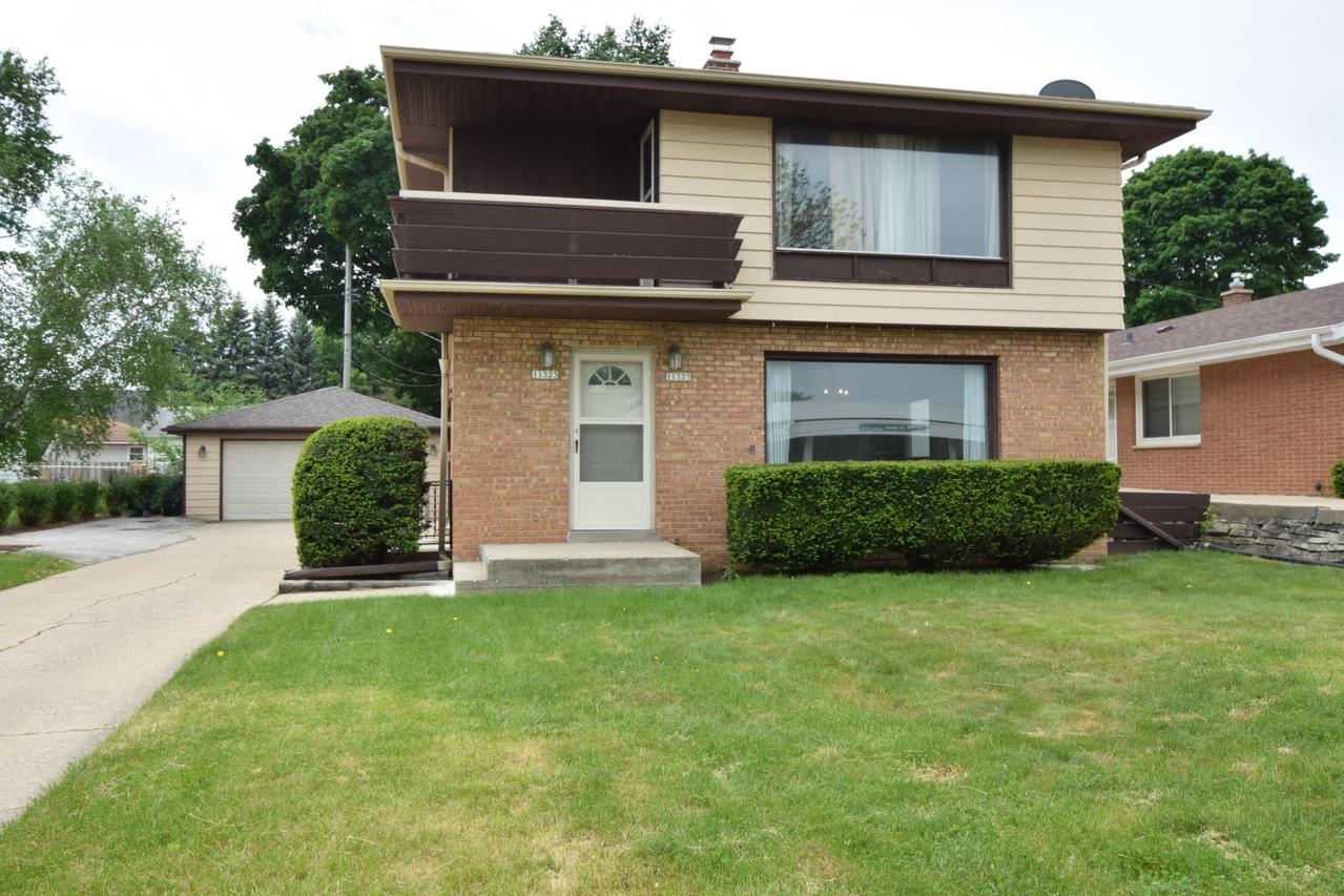 11323 W Center St. #11325, Wauwatosa, WI 53222