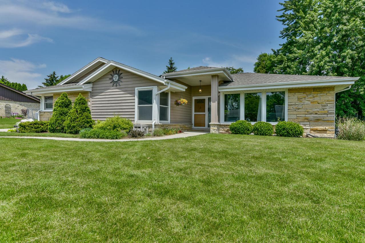 12960 W Crawford Dr, New Berlin, WI 53151