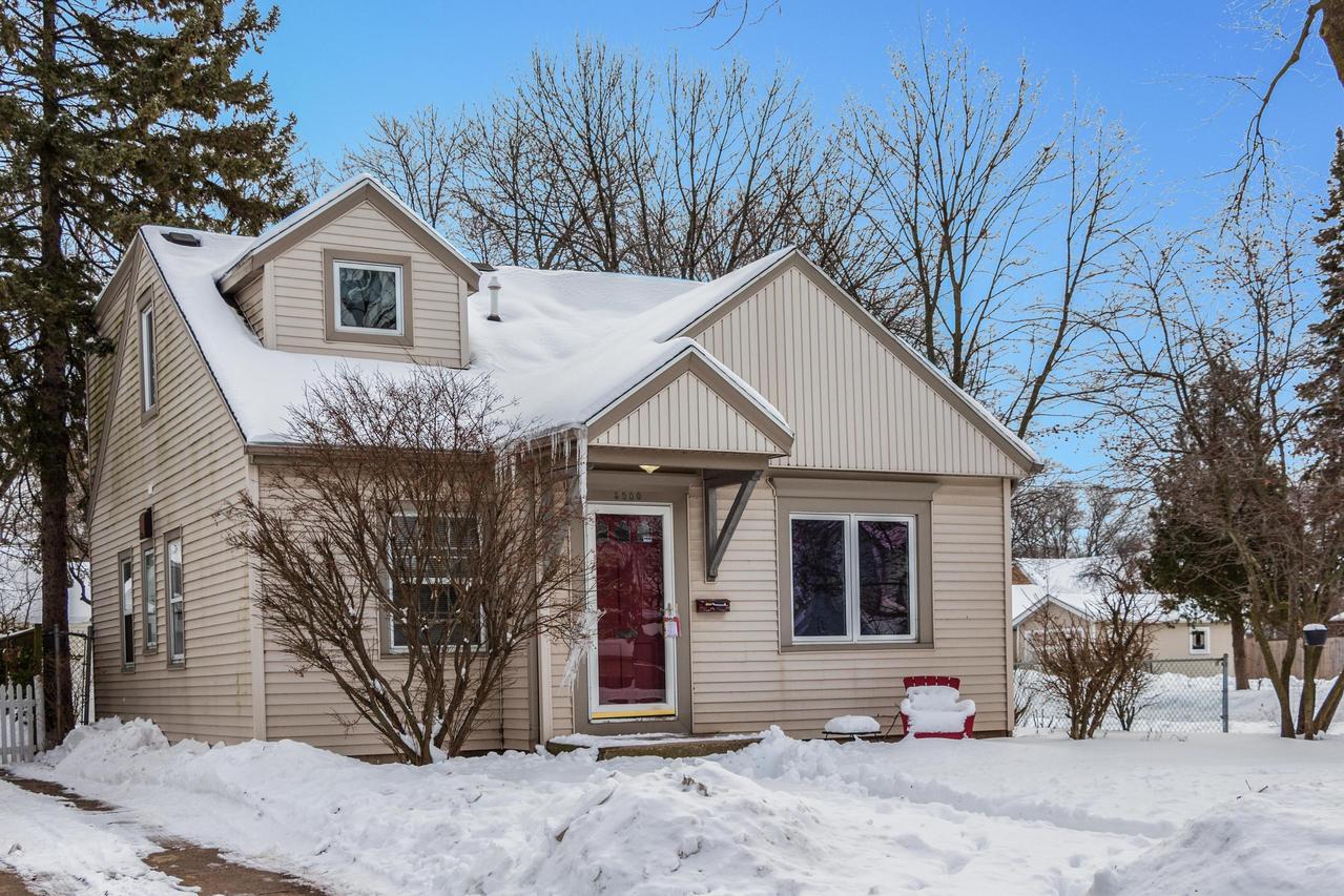 5000 N Diversey Blvd, Whitefish Bay, WI 53217