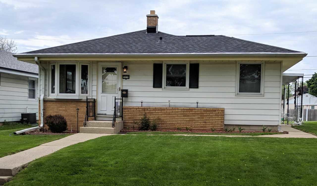 3010 E Cudahy Ave, Saint Francis, WI 53235