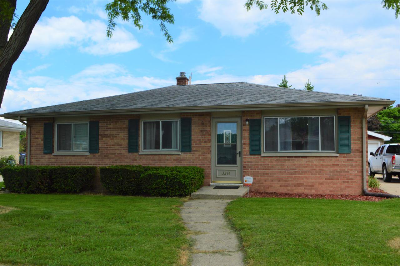 3241 Buckingham Rd, Sturtevant, WI 53177