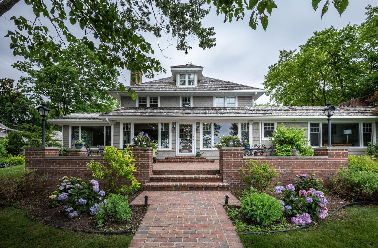 34711 Fairview Rd, Oconomowoc Lake, WI 53066