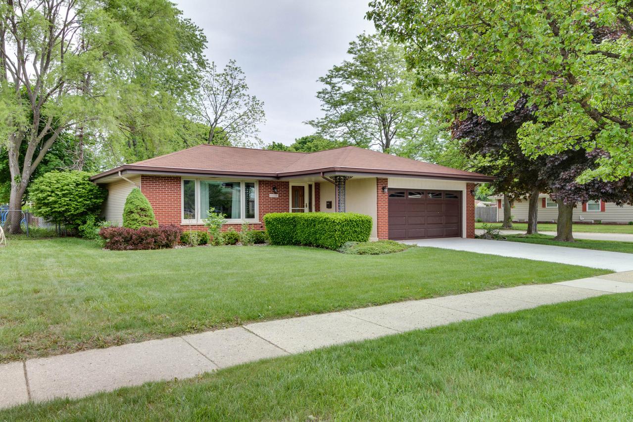 2304 85th St, Kenosha, WI 53143