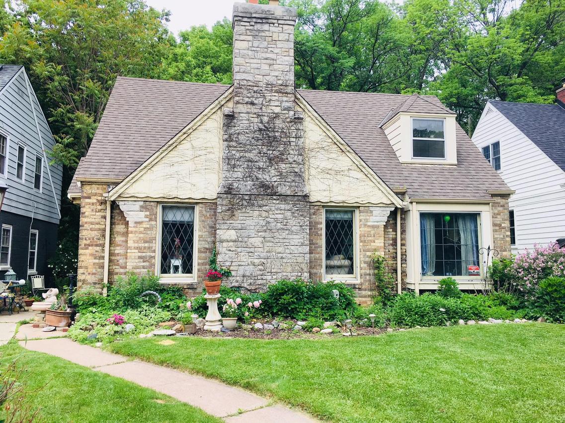 1269 Martha Washington Dr., Wauwatosa, WI 53213