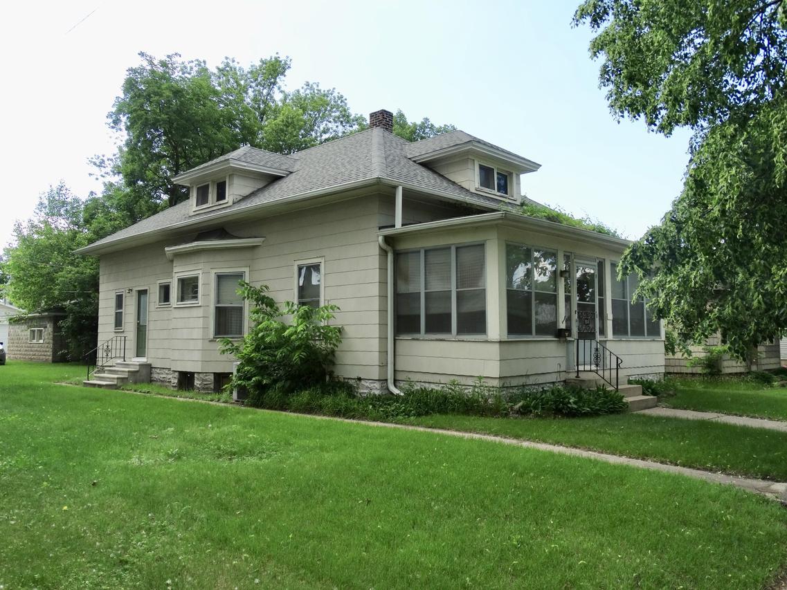 1531 Loomis St, La Crosse, WI 54603