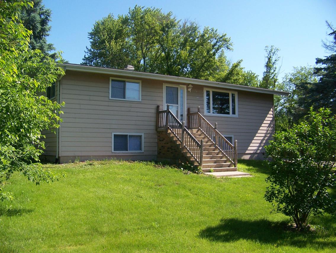 3325 Ivy Rd, Geneva, WI 53147
