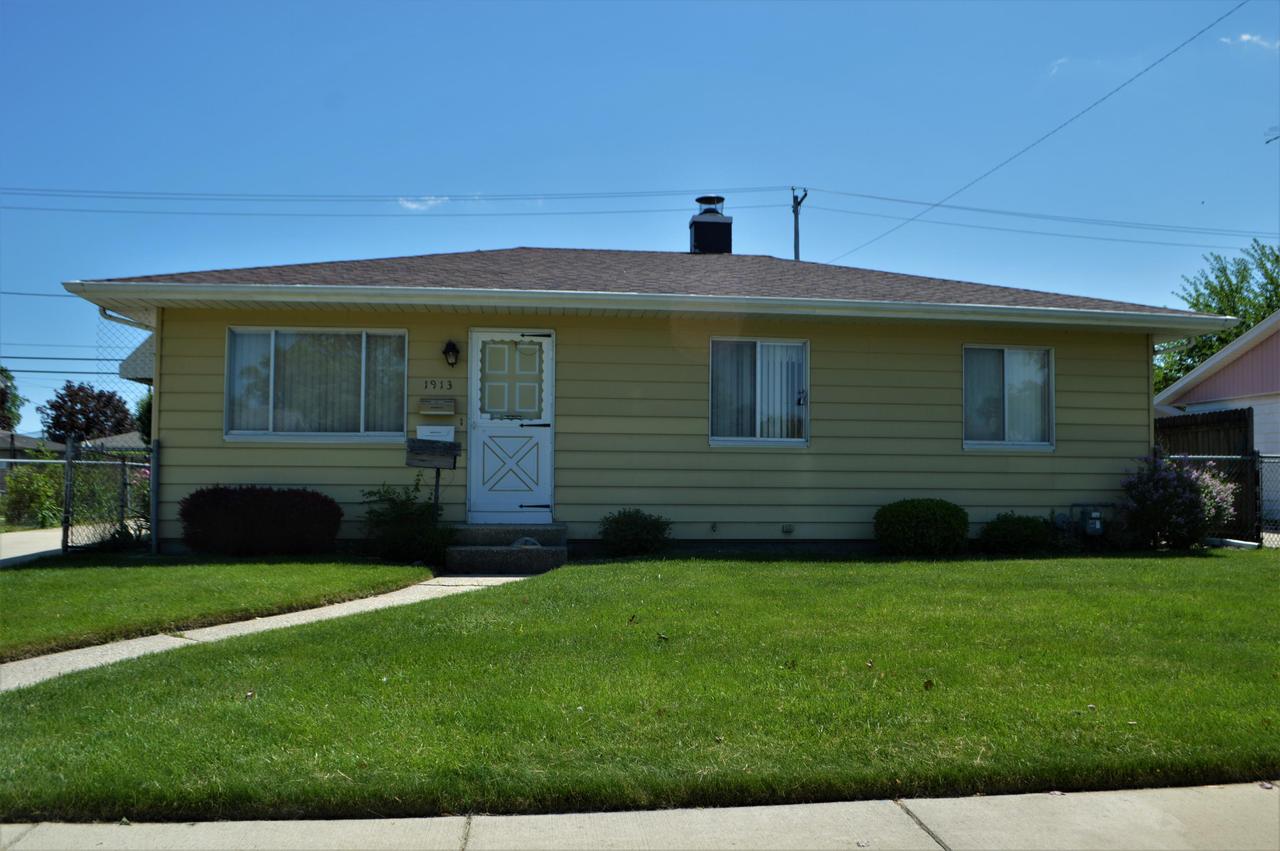 1913 87th St, Kenosha, WI 53143