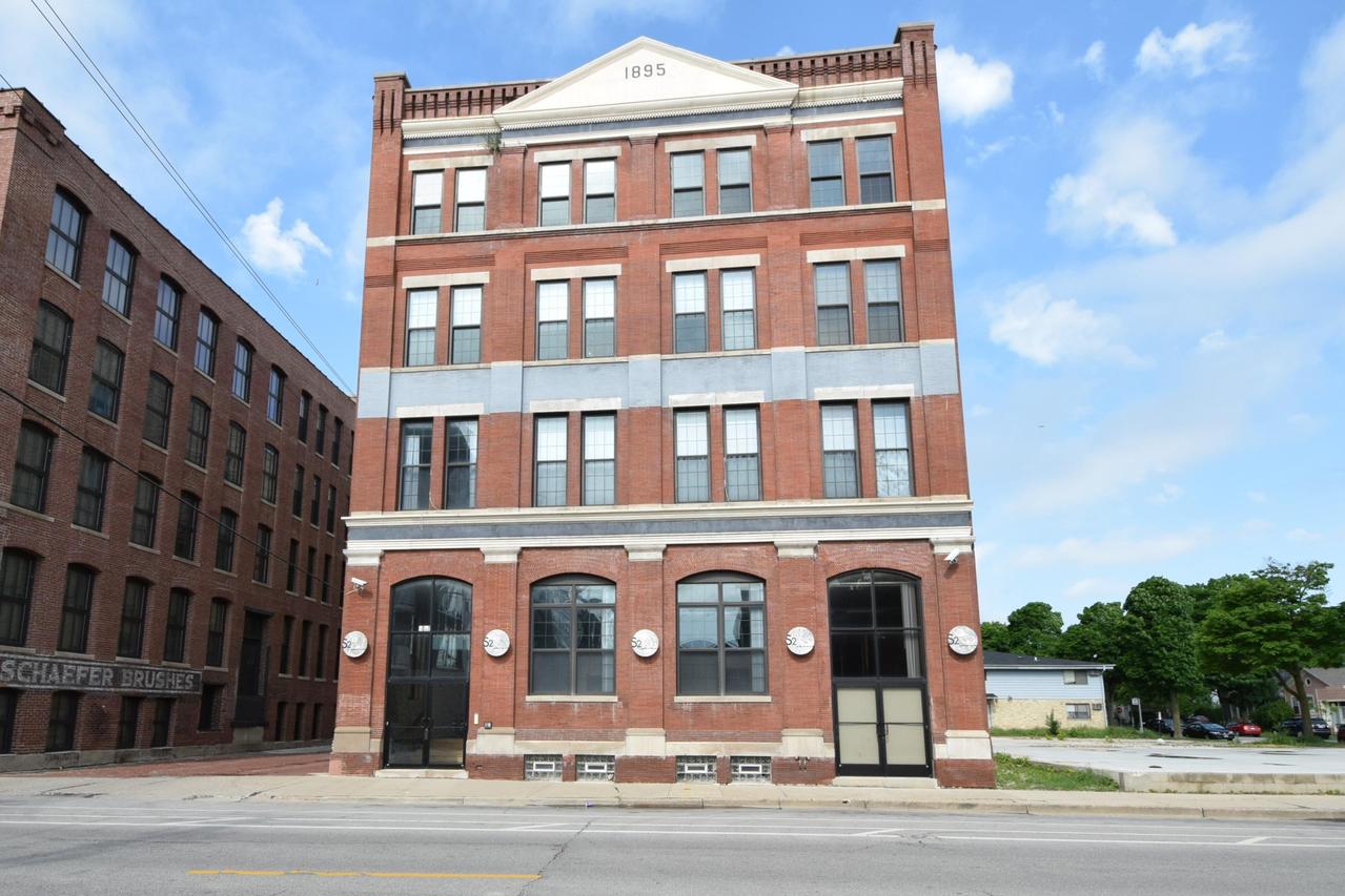 1017 S 2nd St #202, Milwaukee, WI 53204