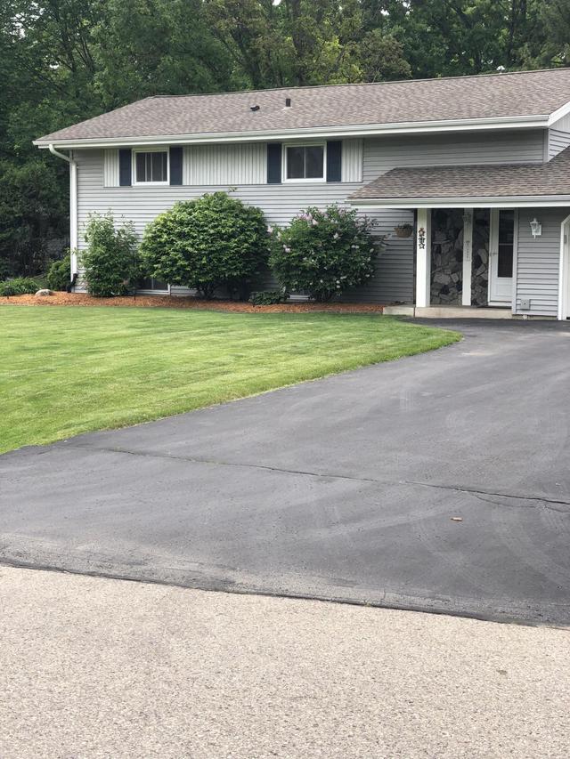 S69W14895 Dartmouth Cir, Muskego, WI 53150