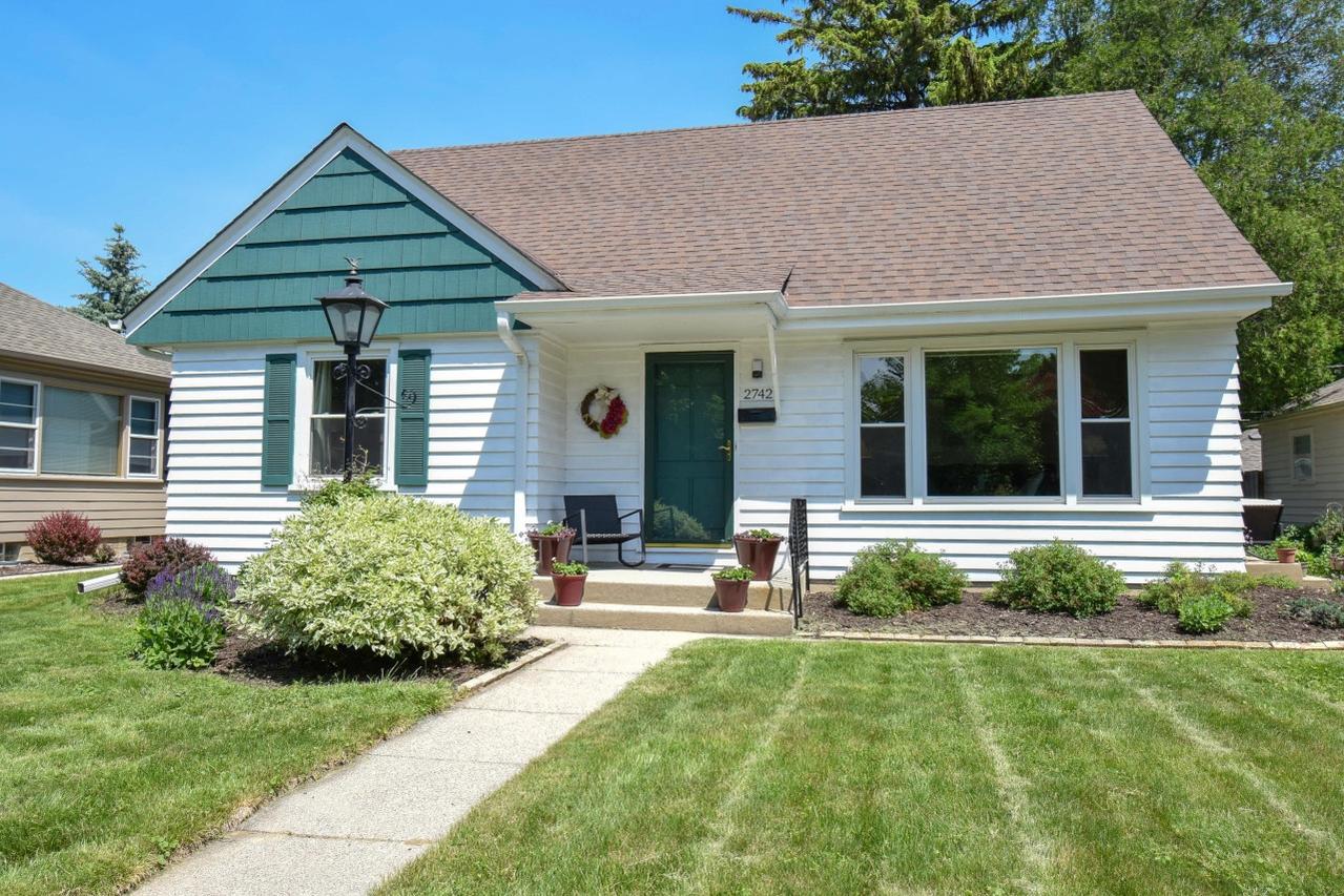 2742 N 89th St, Milwaukee, WI 53222