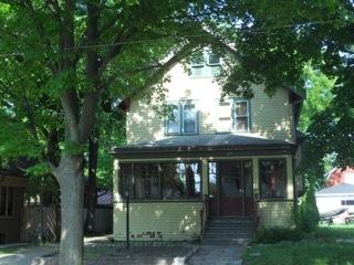 137 N James St, Waukesha, WI 53186