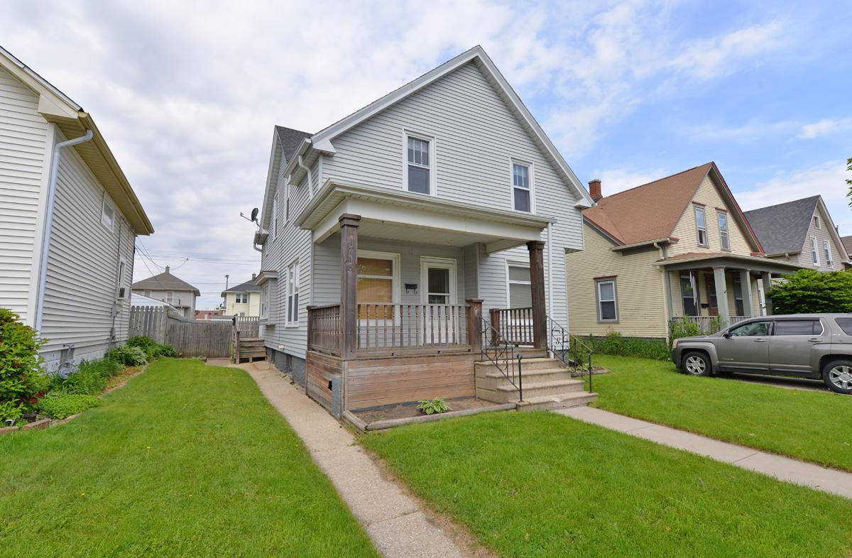 1718 Flett Ave, Racine, WI 53405