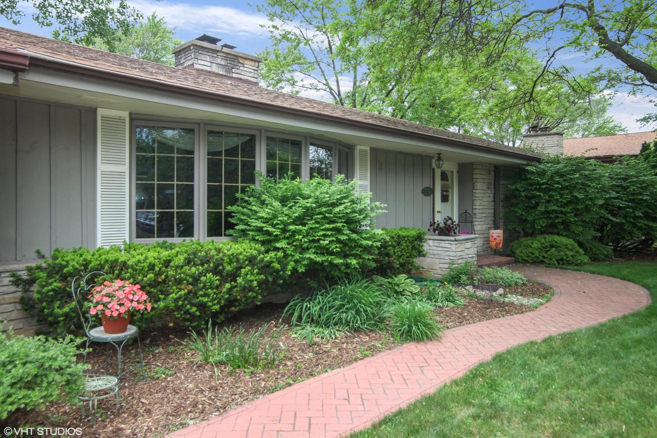 5760 W Green Brook, Brown Deer, WI 53223