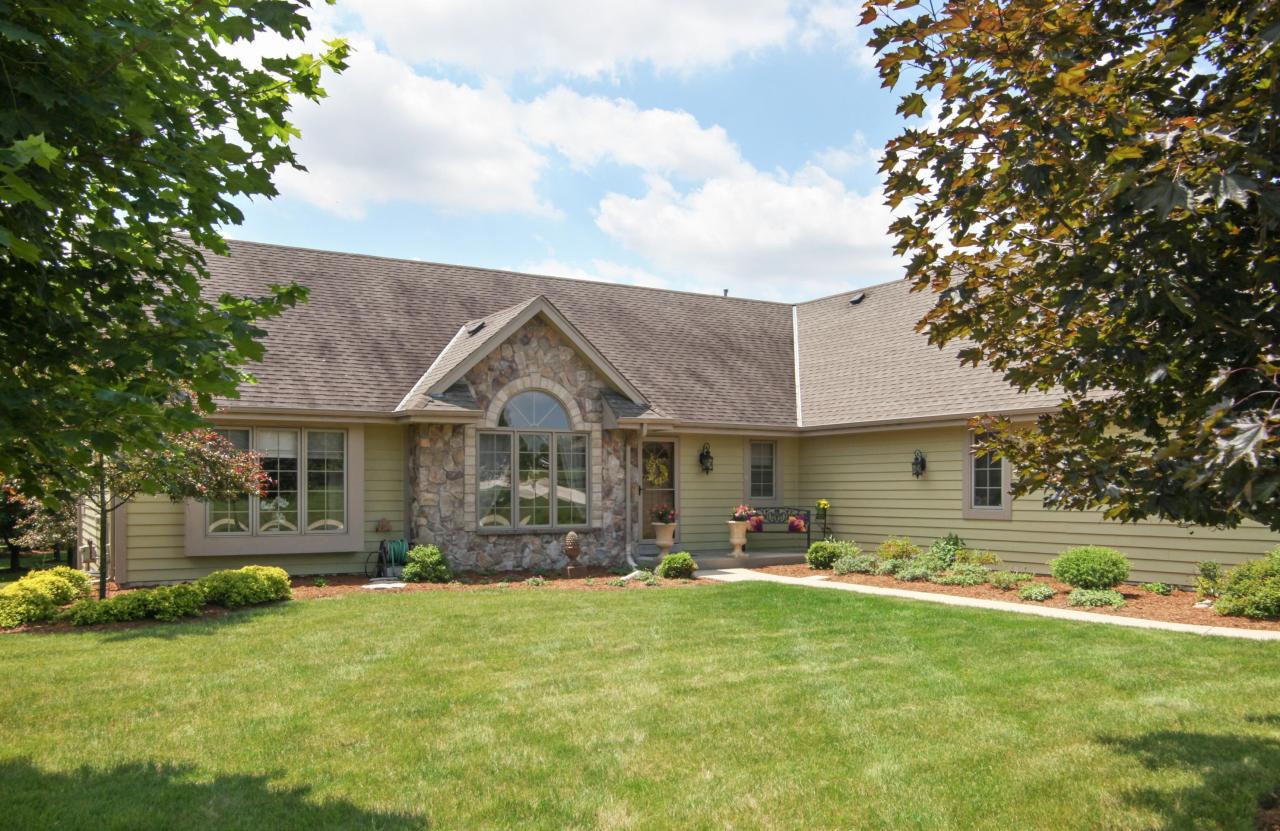 1187 Majestic View, Oconomowoc, WI 53066