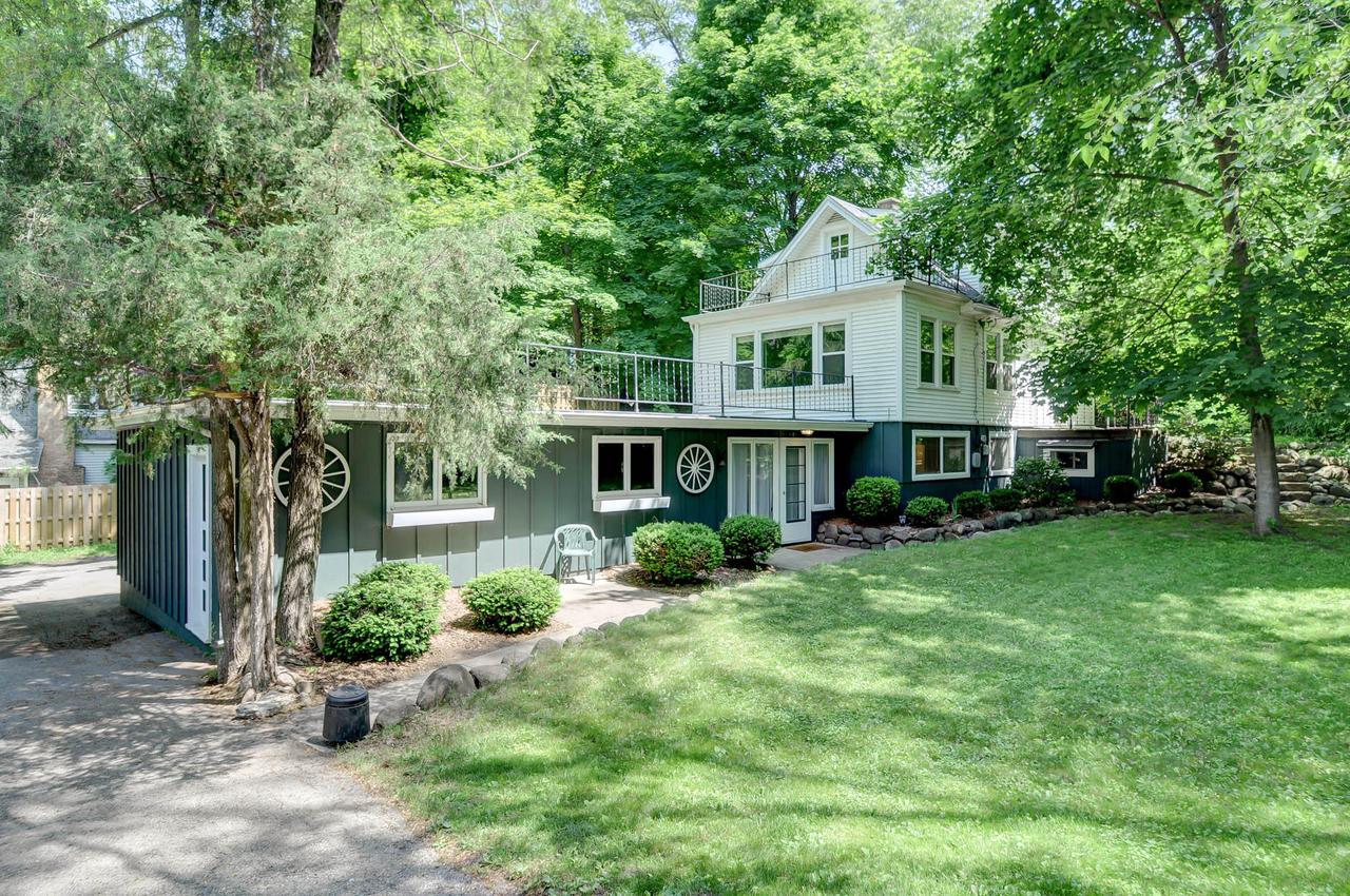 7810 Evergreen Ter, Burlington, WI 53105