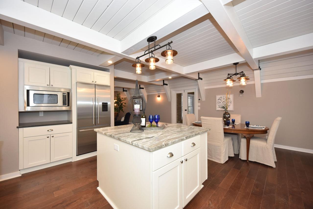 465 W Ravenswood Hills, Brookfield, WI 53045