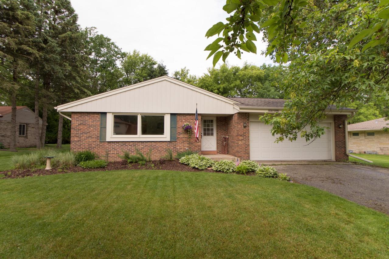 W237N6587 Orchard Dr, Sussex, WI 53089