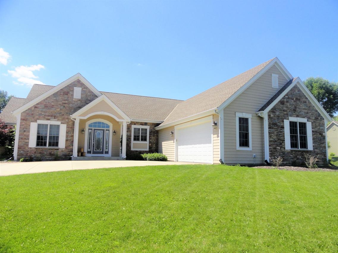 W274N1583 Riverland Ct., Pewaukee, WI 53072