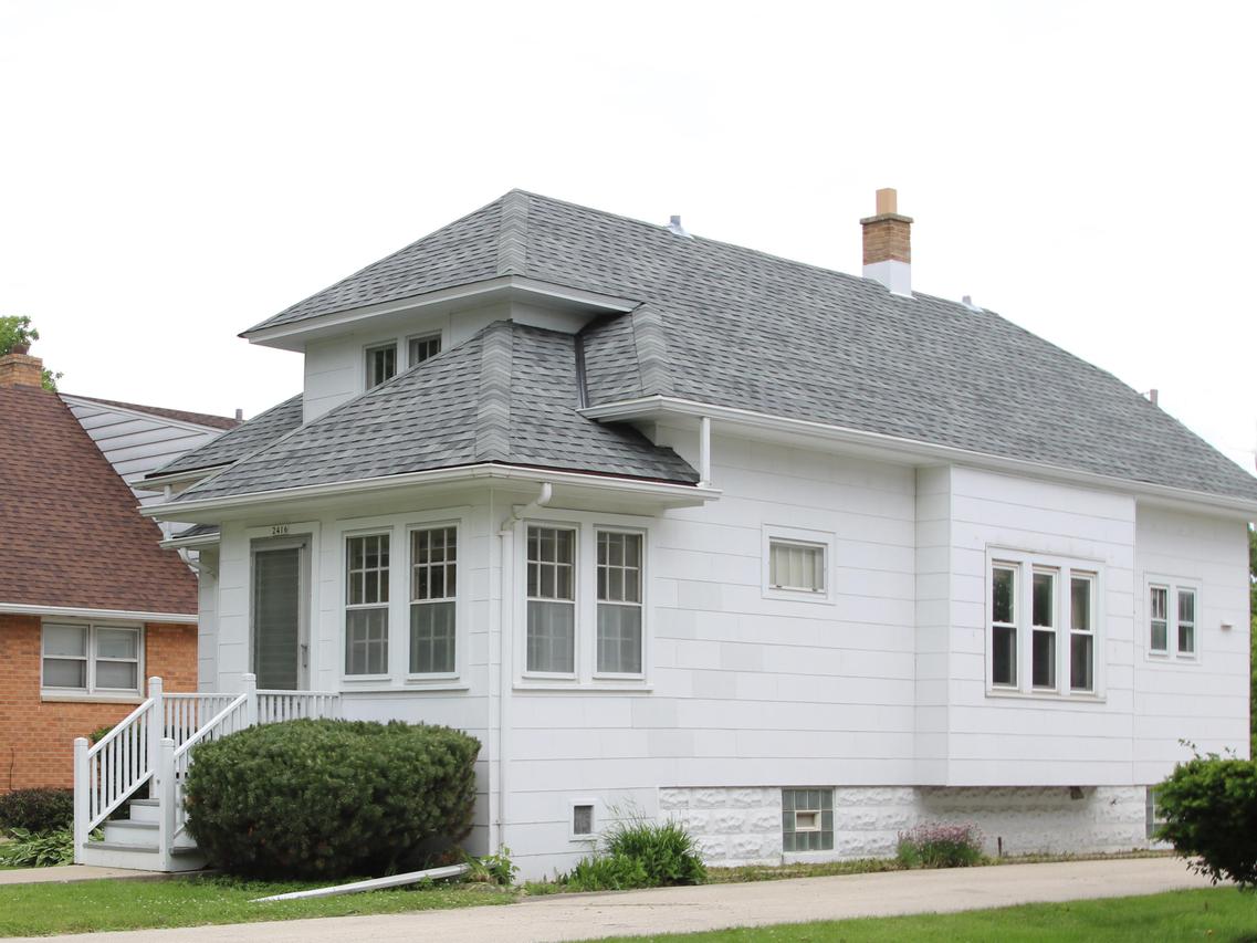 2416 S 68th St, West Allis, WI 53219