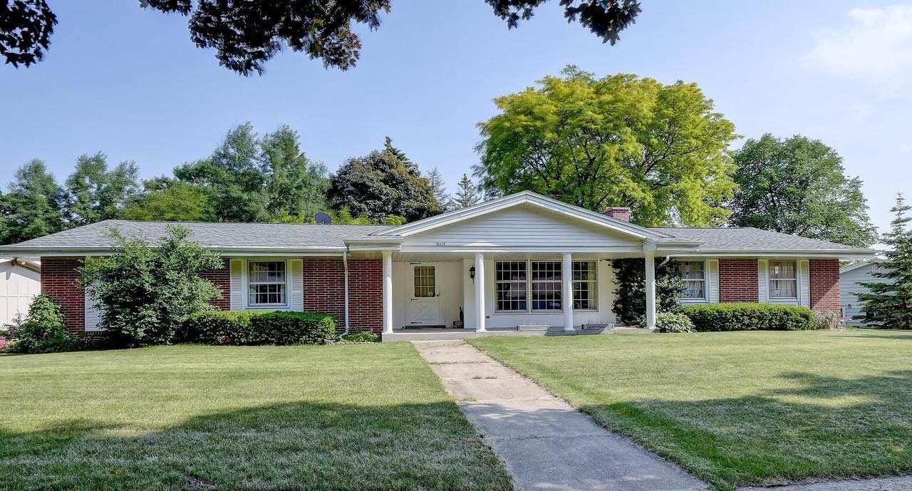 807 W Badger Ln., West Bend, WI 53095