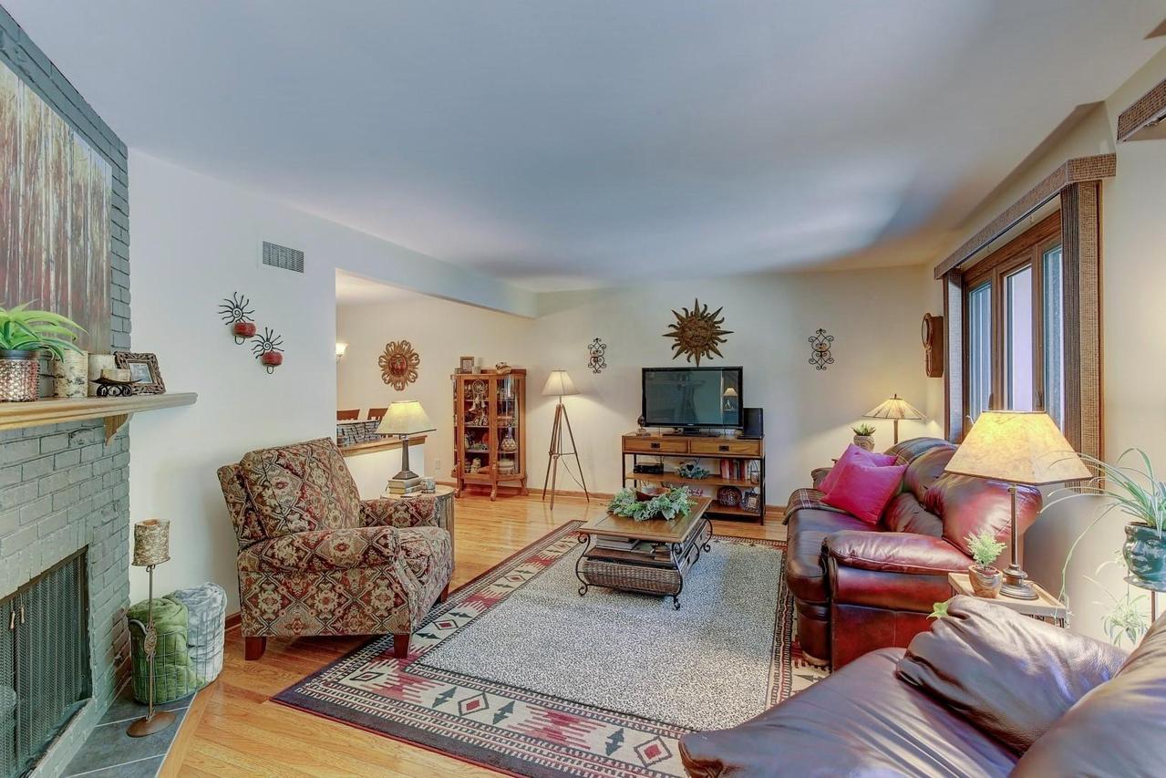 2867 Nassau Dr, Brookfield, WI 53045