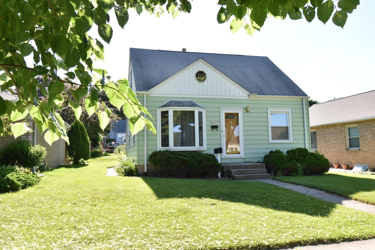 2755 S 48th St., Milwaukee, WI 53219