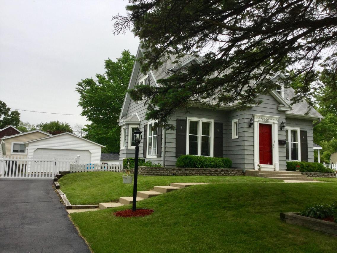 5659 S 110th St, Hales Corners, WI 53130