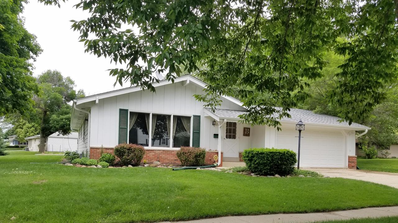 6221 Sycamore St., Greendale, WI 53129