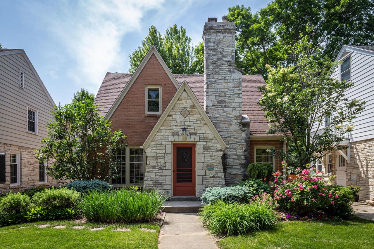 4925 N Elkhart Ave, Whitefish Bay, WI 53217