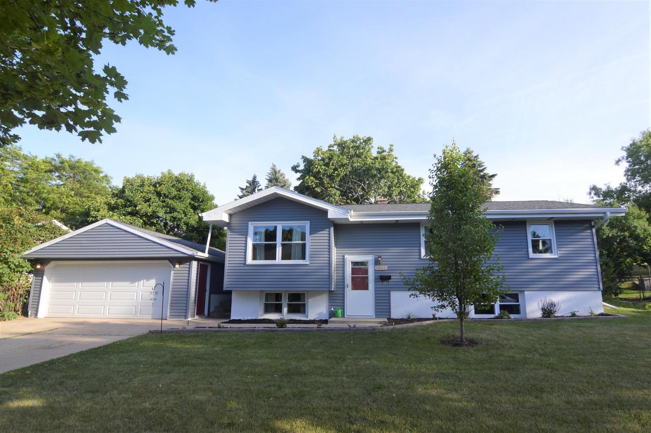 1211 Adams St, West Bend, WI 53090