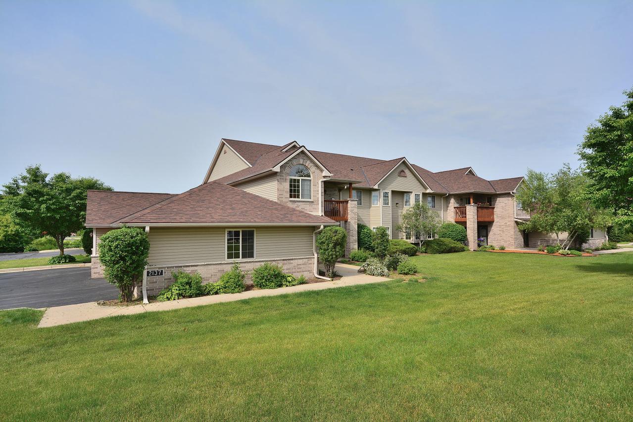 2137 Broken Hill #1, Waukesha, WI 53188
