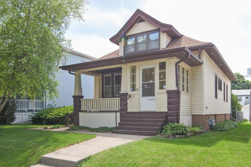 1211 S 75th St, West Allis, WI 53214