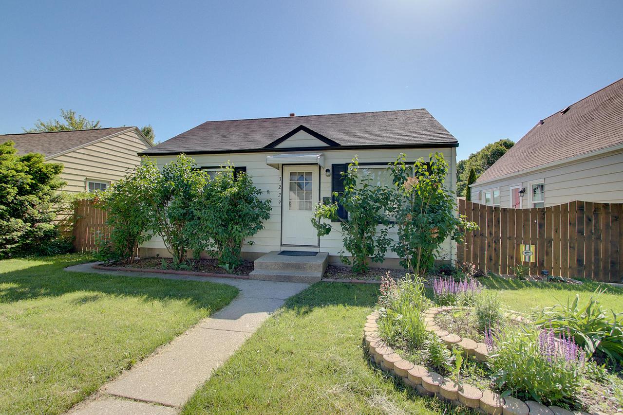 3229 S Dayfield Ave., Milwaukee, WI 53207