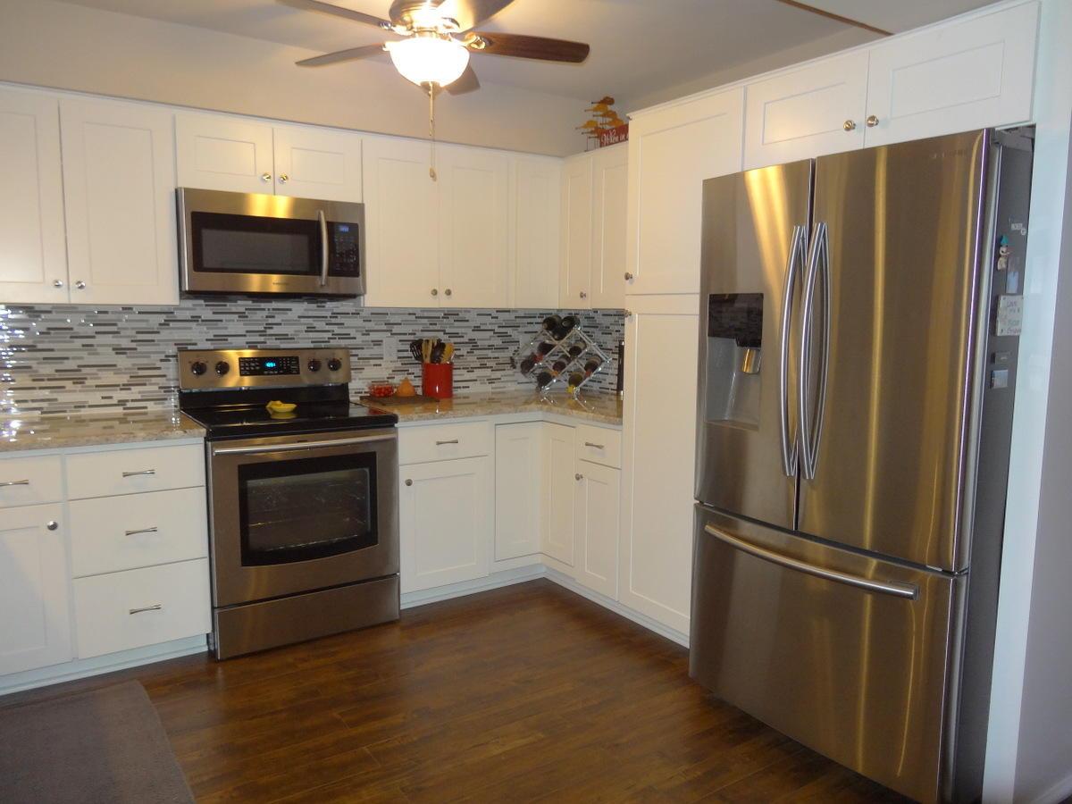307 Park Hill #D, Pewaukee, WI 53072
