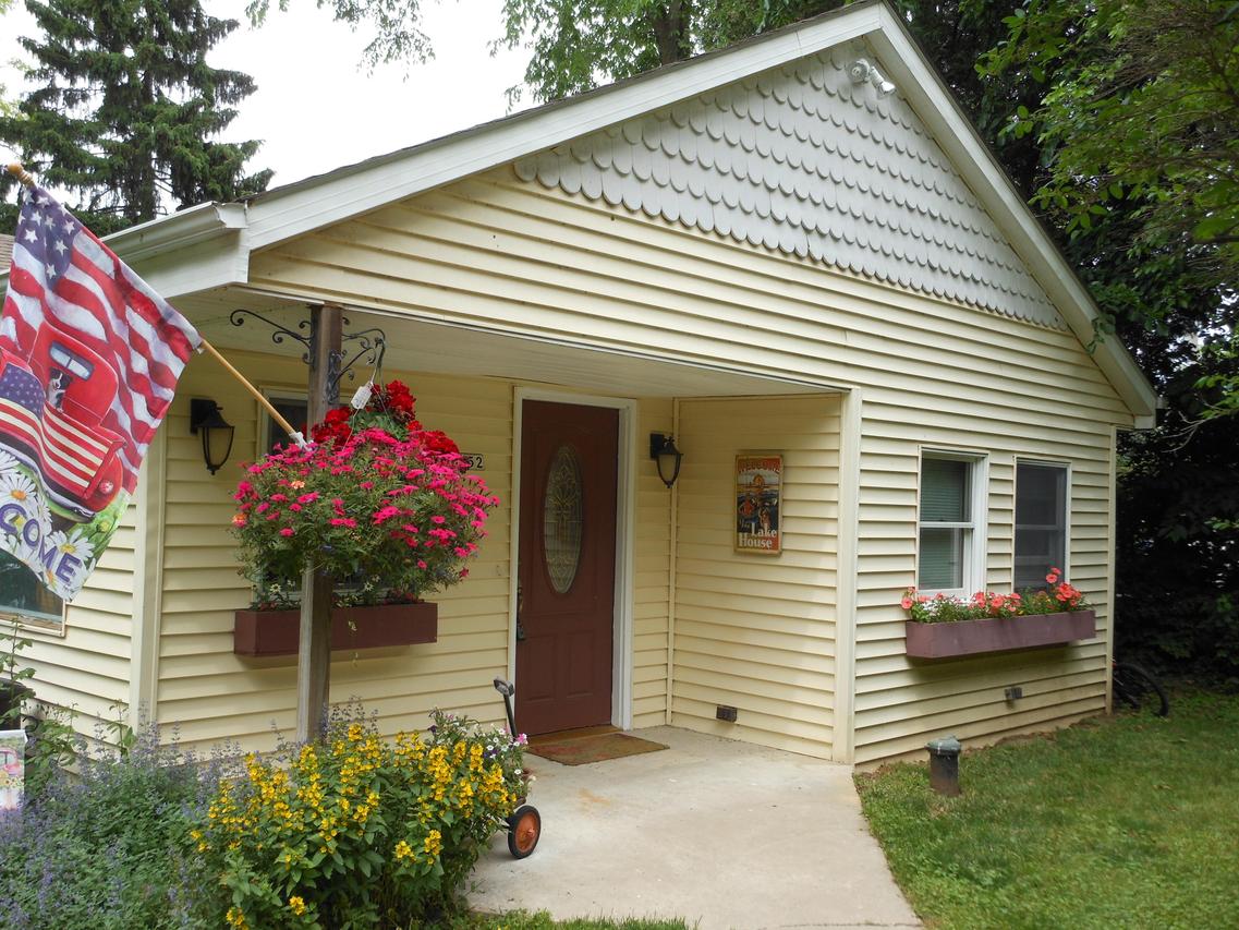 30352 Beachview Ln, Waterford, WI 53185