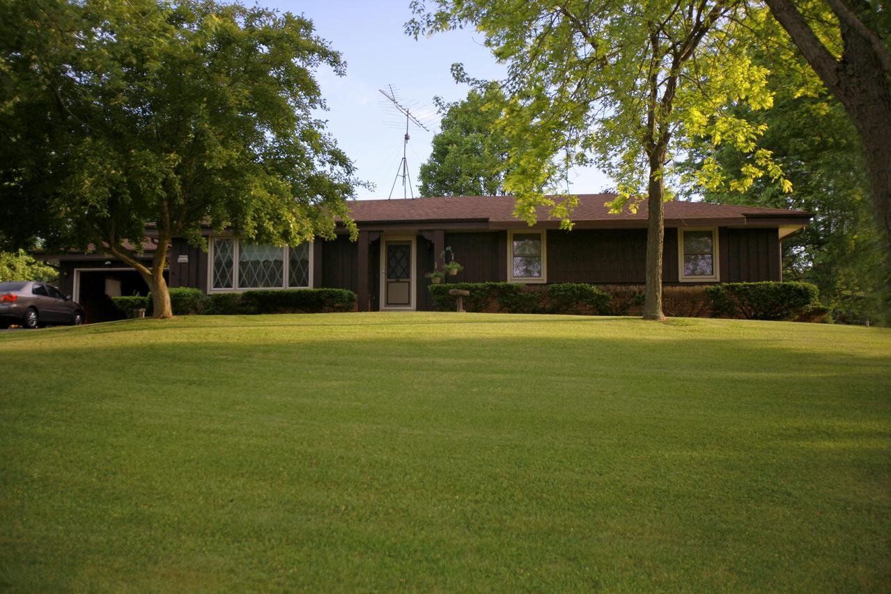 W311S8943 Cherokee Pass, Mukwonago, WI 53149