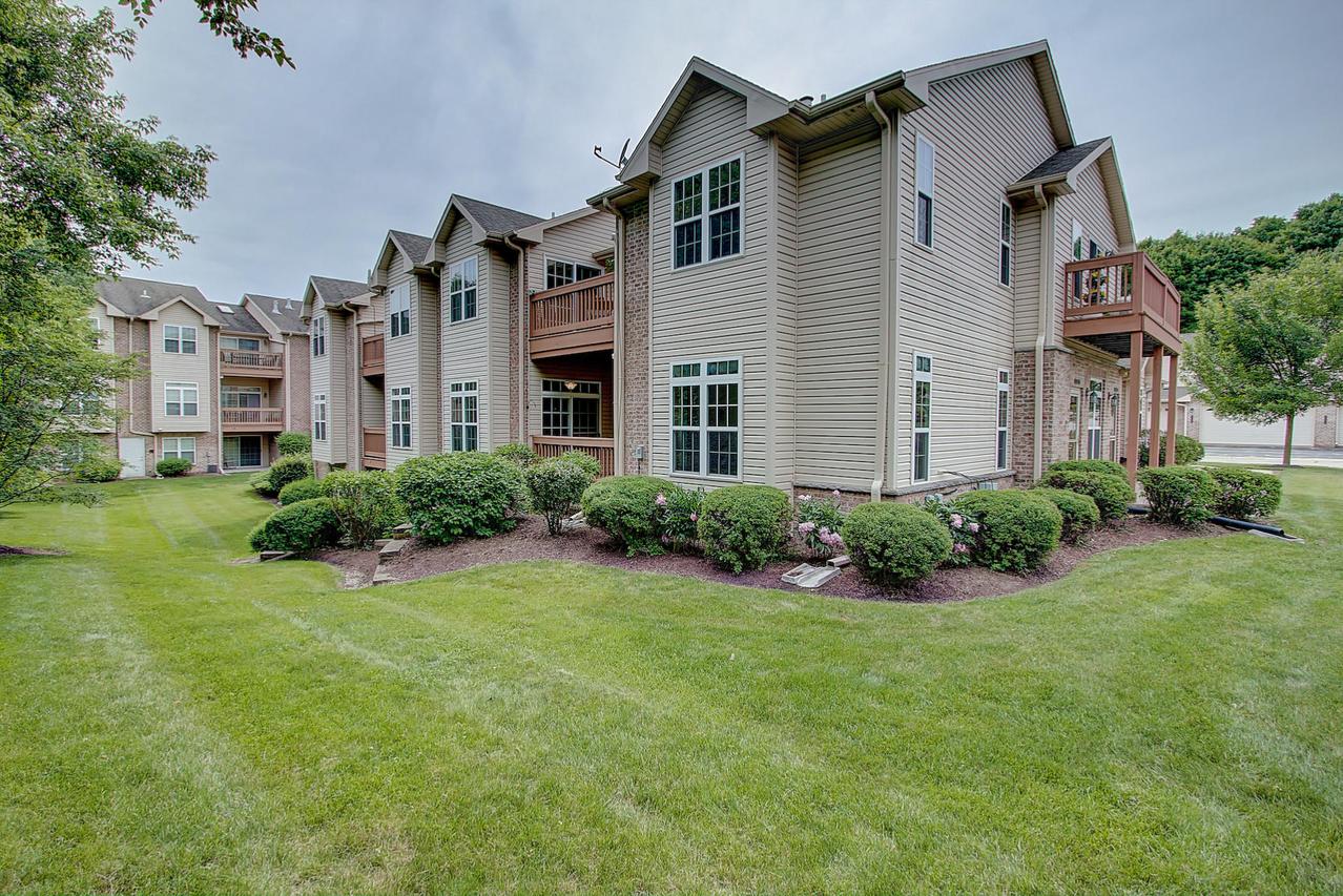 17867 W Radam Dr, New Berlin, WI 53146