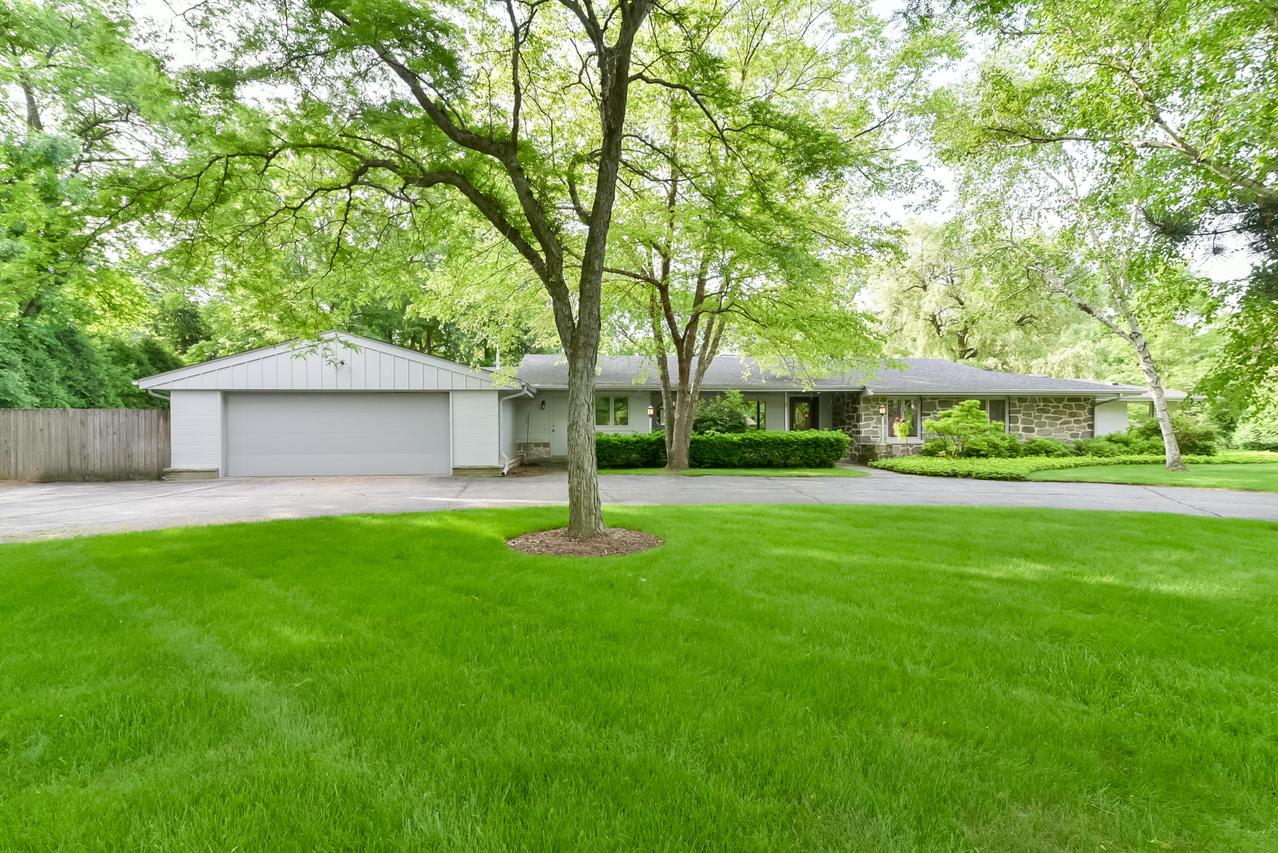 1131 E Bay Point, Bayside, WI 53217